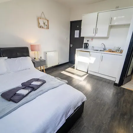 Apartament Available Close To Queen Elizabeth Hospital *